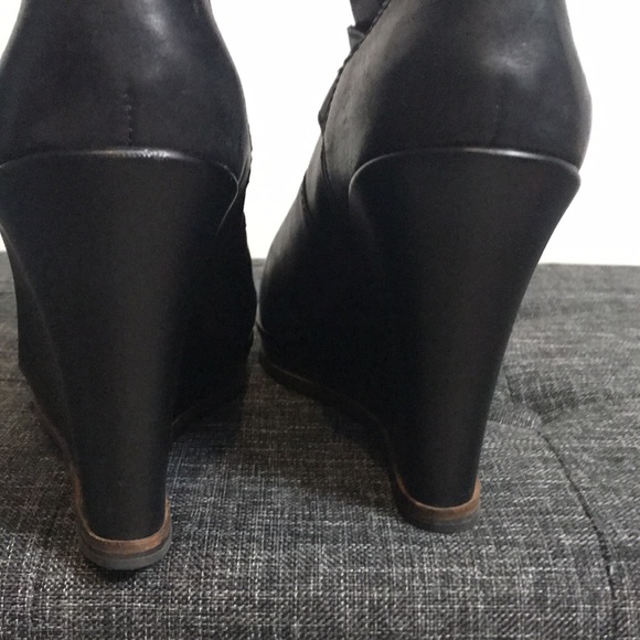 Lucky Brand Booties, black leather. Size 9 - Picture 11 of 14